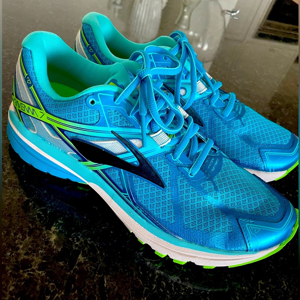NWT BROOKS Ravenna 7 Size (Women’s 9.5) or (Men’s 7.5)